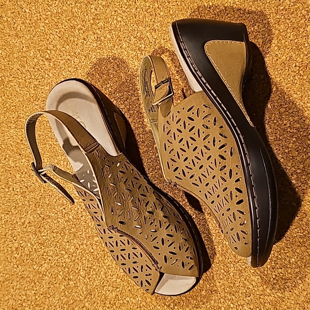 J-41 ADVENTURE ON Sandals